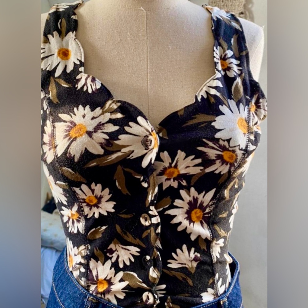 Kimchi Blue Black and White Daisy Button Up Corset Tank Size Medium